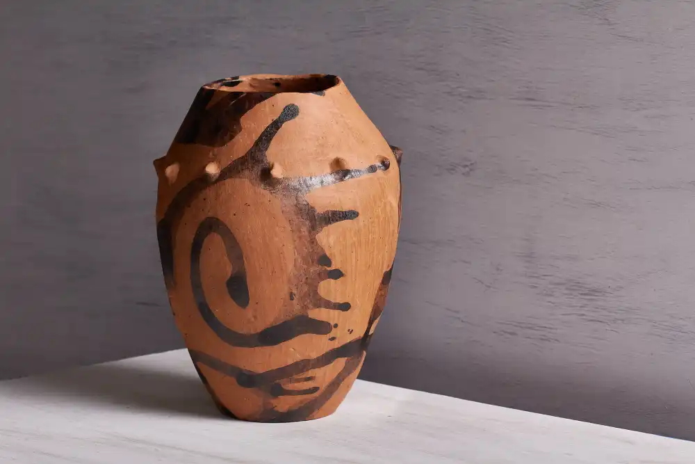 Barro chorreado vase side view