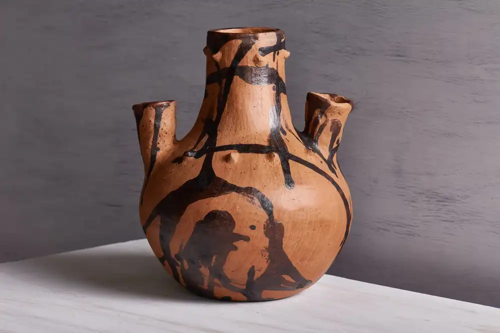 Barro chorreado vase front view