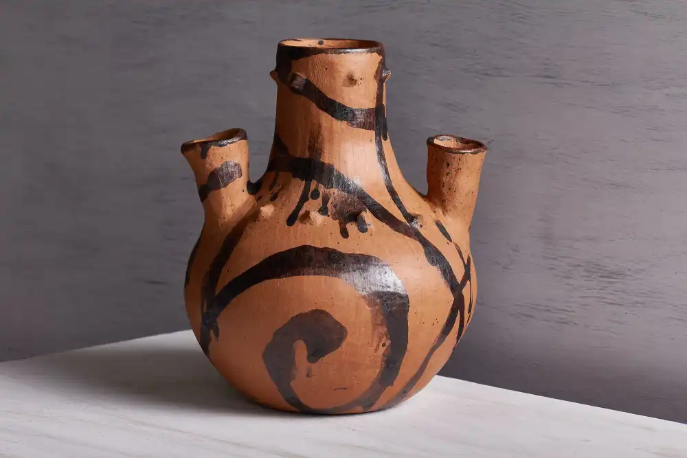 Barro chorreado vase front view
