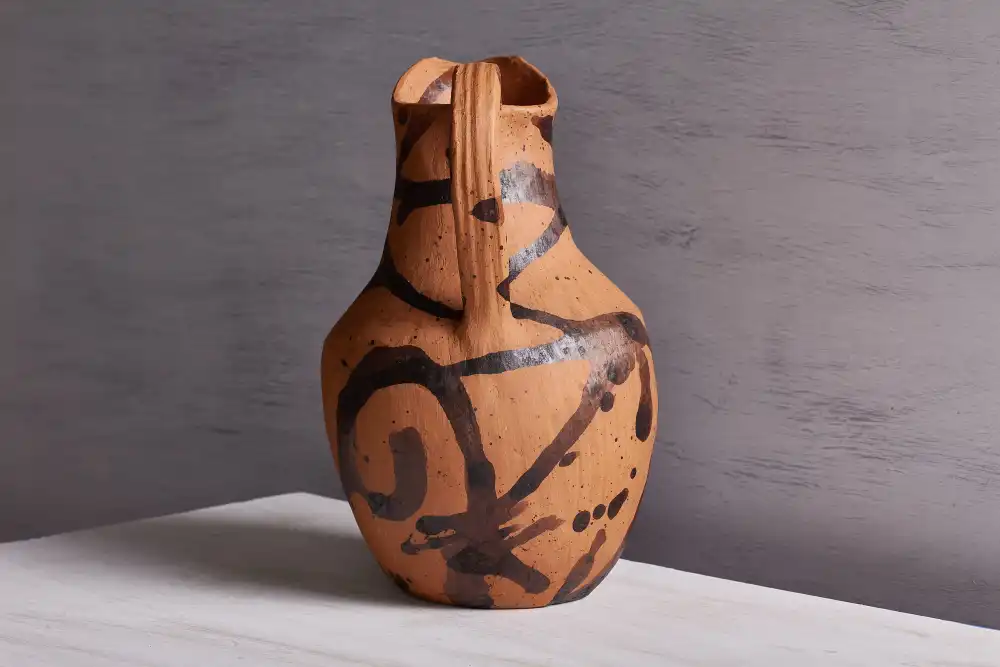 Barro chorreado pitcher back view