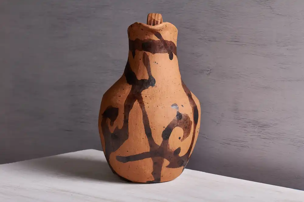 Barro chorreado pitcher front view