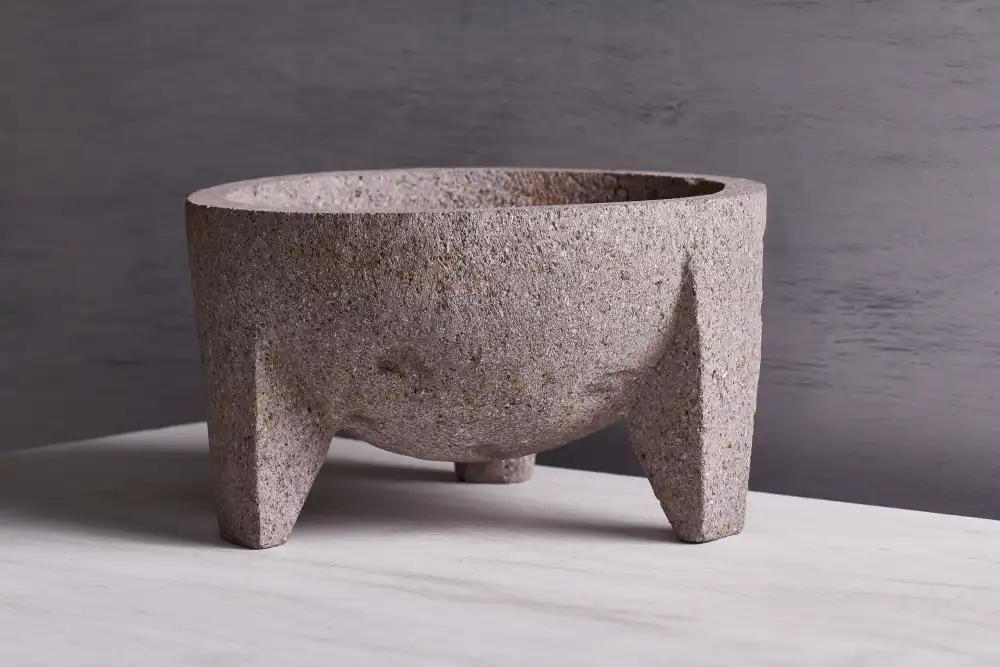 Piedra morada molcajete side view
